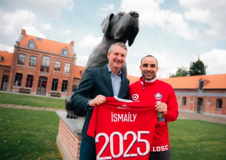 Lateral Ismaily renova contrato com o Lille, da França