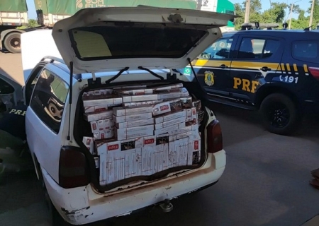 Contrabandista abandona carro carregado com cigarros ao fugir da PRF em Bataguassu