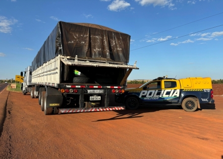 Carreta transportando cigarros e pneus contrabandeados é interceptada em Maracaju