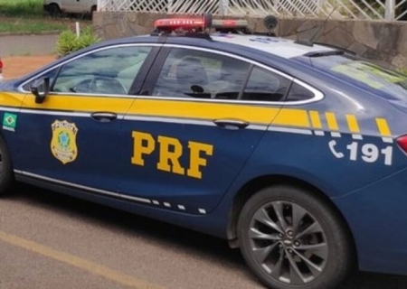 PRF resgata criança de 2 anos que andava sozinha às margens da BR-060