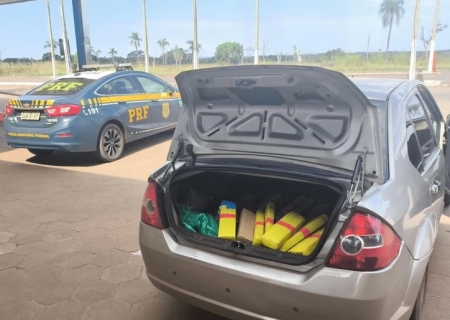Traficante abandona carro com mais de 300 kg de drogas durante fuga da polícia em Bataguassu