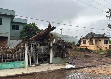 Mortos em enchentes no RS sobem para 180; 32 seguem desaparecidos