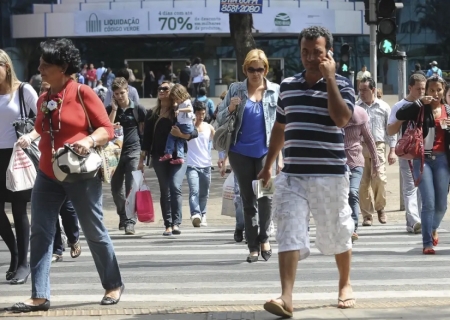 Desemprego cai para 6,9%, menor índice do trimestre desde 2014
