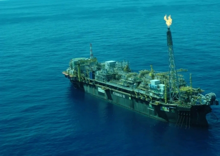 Dez empresas vão disputar 37,5 milhões de barris de petróleo da União