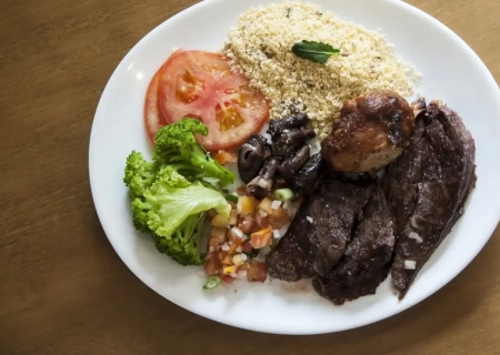 Apesar da alta dos preços, acesso a dieta saudável cresce no Brasil