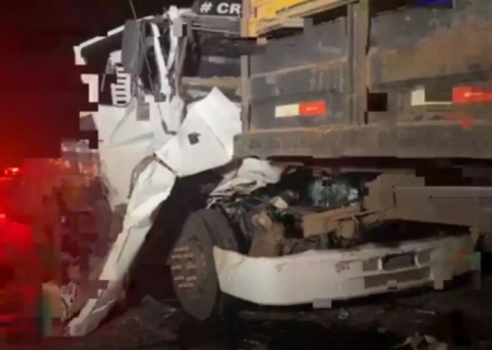 Motorista fica ferido em acidente entre caminhões na BR-267 em Nova Alvorada do Sul