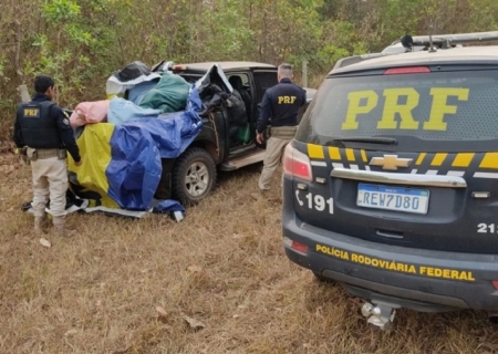 Traficantes fogem a abandonam caminhonete com mais de 300 kg de skunk em MS