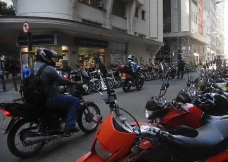 Mais da metade dos proprietários de motocicleta não tem habilitação