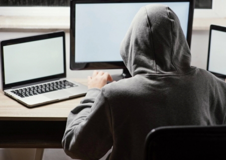 Justiça Eleitoral determina suspensão de página anônima e obriga Facebook a revelar criador de perfil falso