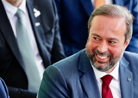Governo avalia volta do horário de verão em meio à seca, diz ministro