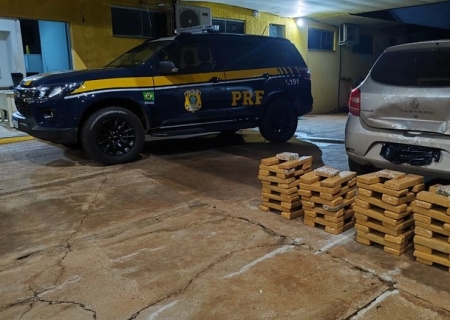 Carro abandonado com 100 kg de maconha é apreendido em Água Clara