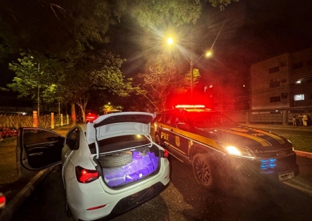 Carro roubado e 'recheado' com maconha é apreendido em Dourados