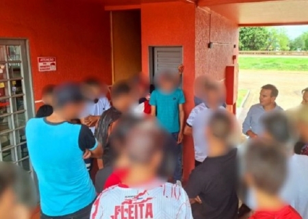 Em Nova Andradina, Ministério do Trabalho resgata 19 adultos e um adolescente traficados para trabalharem em fazenda