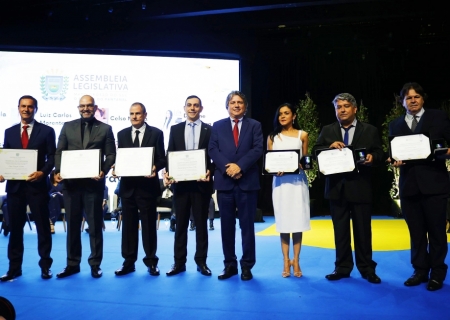 Deputado Caravina homenageia personalidades com título de Cidadão Sul-mato-grossense
