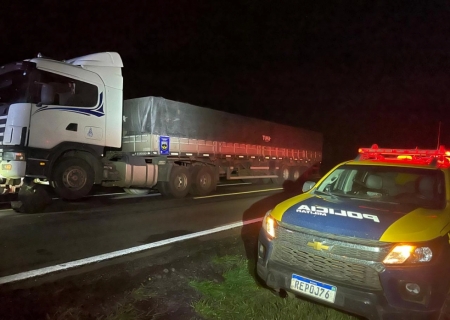 Carreta é recuperada a caminho da fronteira e motorista libertado de cárcere privado