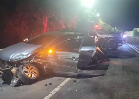 Motorista corre ao ver PM, bate em guard rail e acaba preso com pistola