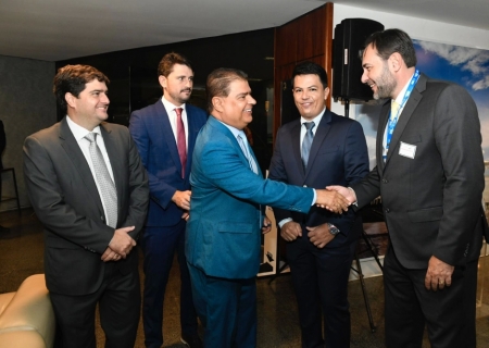Senador Nelsinho Trad reúne prefeitos eleitos de MS
