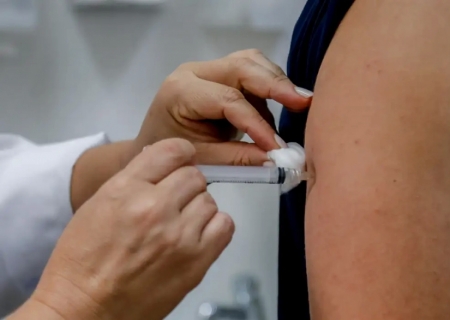 Especialistas pedem mais vacinação contra aumento da dengue no verão