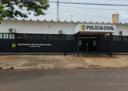 Após recusar convite sexual, mulher é jogada de caminhonete em movimento