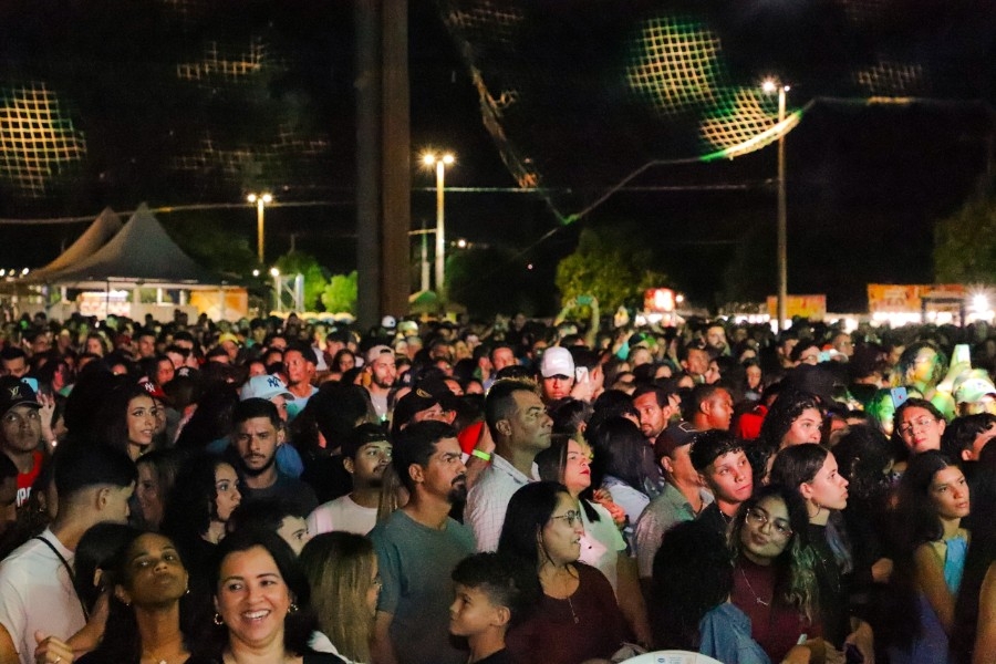 João Bosco e Vinícius emocionam multidão nos 66 anos de Nova Andradina