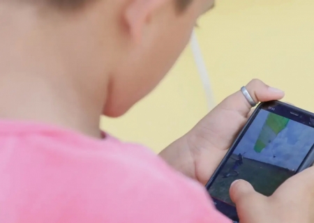 Senado aprova projeto para restringir uso de celular em escolas
