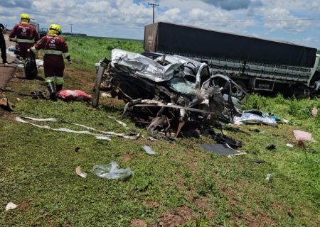 Acidente mata dois adultos e uma criança e deixa três feridos na BR-163
