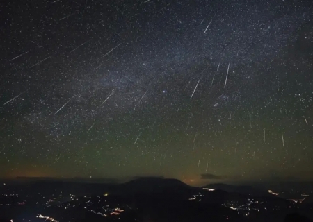 Última grande chuva de meteoros do ano ocorre na noite desta sexta