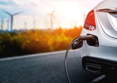 Carros híbridos ou elétricos, qual a alternativa mais adequada?