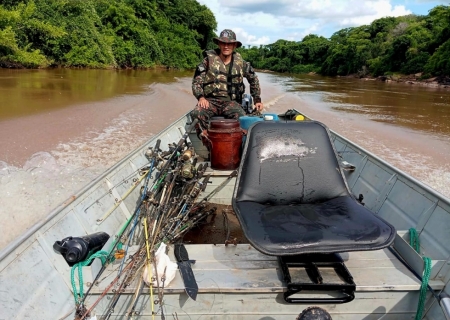 Polícia Ambiental flagra homens pescando no Rio Aquidauana