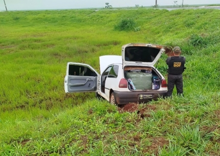 Veículo carregado com materiais ilegais sai da pista e é apreendido em Maracaju