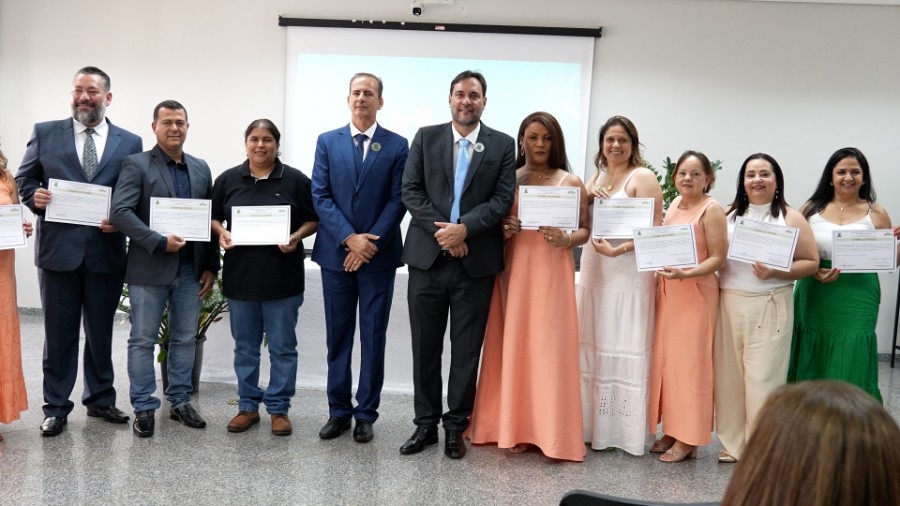 Diretores escolares da Rede Municipal de Ensino de Nova Andradina são empossados