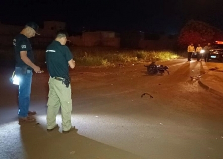 Jovem morre em acidente após ser atingido por carro em Dourados; motorista foge do local