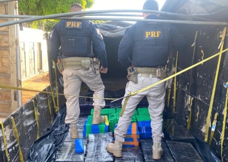Dupla é presa com mais de duas toneladas de maconha em Eldorado