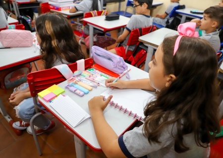 Prefeitura de Nova Andradina abre processo seletivo com vagas para técnicos e assistentes educacionais
