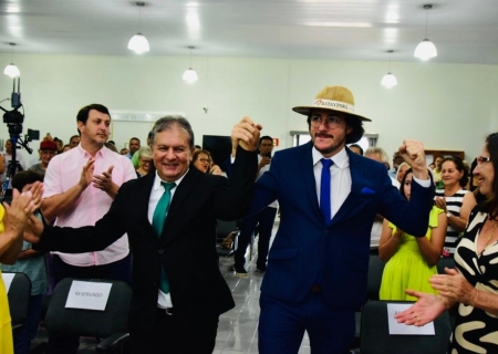 Com Câmara lotada, prefeito Germino e vereadores tomam posse em Batayporã