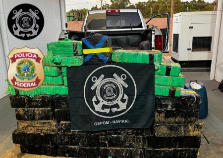 Polícia Federal prende dupla transportando mais de 500 kg de maconha em embarcação no rio Paraná