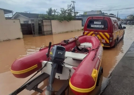 Chuvas deixam 781 desabrigados em Santa Catarina