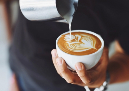 Café e leite têm alta em 2024 e devem continuar pesando no bolso