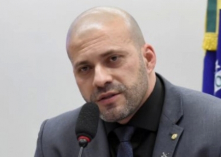Polícia Federal apreende arma de Daniel Silveira após decisão de Moraes