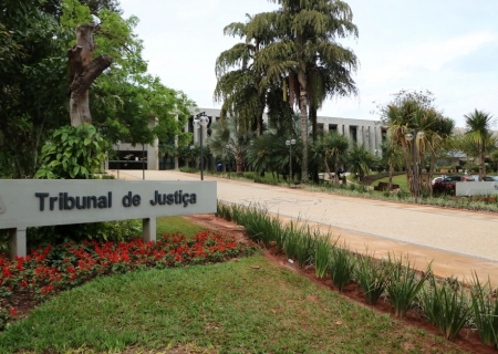 Justiça veta cargo à esposa nomeada pelo marido quando era prefeito em Angélica