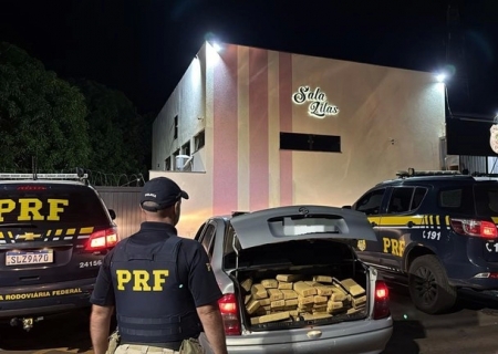 Em Maracaju, PRF apreende carro com placas falsa e 400 kg de maconha