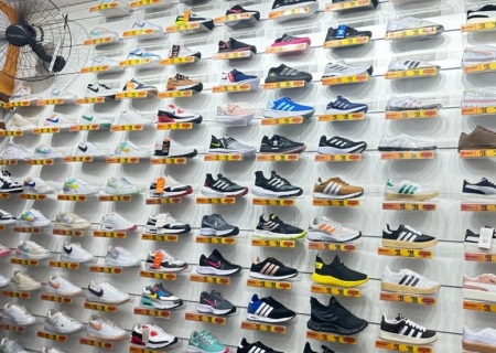 Polícia Civil apreende mais de 30 mil pares de tênis falsificados durante ação na Capital