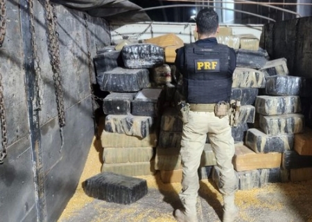 Casal é preso com mais de 3,3 toneladas de maconha em Mundo Novo