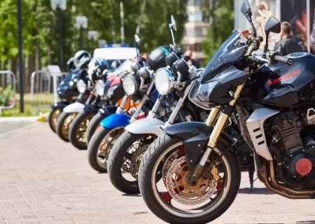 Tribunal de Justiça leiloa sucatas de motocicletas e mobiletes