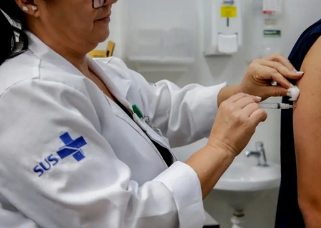 Ministério da Saúde amplia idade para receber vacina contra a dengue