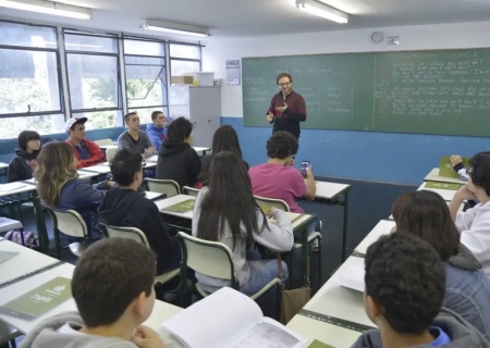 Câmara aprova proposta que proíbe escolas de recusar matrículas