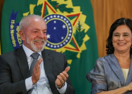 Governo anuncia vacina 100% nacional contra a dengue no SUS em 2026