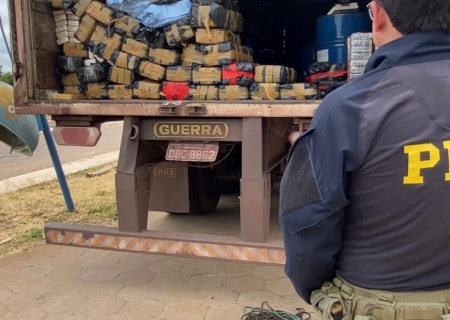 Motorista é preso com mais de meia tonelada de cocaína, fuzis e munições em Bataguassu