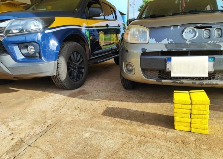 Ao abordar carro de família, PRF encontra mais de 14 kg de cocaína em Água Clara