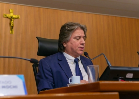 Relatado por Caravina, projeto que amplia benefícios do programa Cuidar de quem cuida é aprovado na CCJR